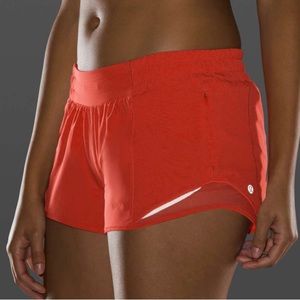 Lululemon Hotty Hot Low-Rise Short 2.5"
Carnation Red